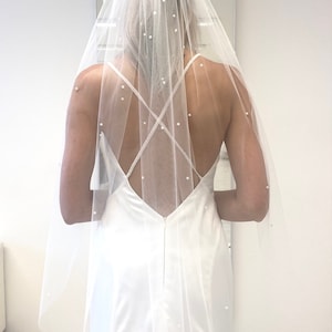 Pearl Wedding Veil, Tulle Bridal Veil with Pearls, Wedding Long Veil, Bride Wedding Veil, White Ivory Cathedral Long Veil Simple Pearl Decor zdjęcie 3