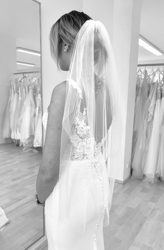 Bridal Veil- Like new! Mid Back length What Length Veil Should You Wear with a Backless Dress  main image 4
