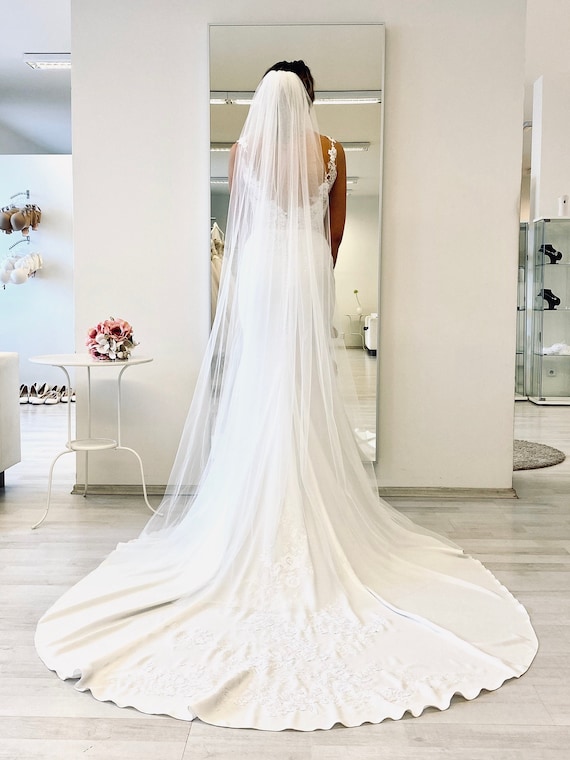 Velo da sposa lungo modello a cattedrale con bordatura in pizzo VD129 | - Abiti da sposa online italia
