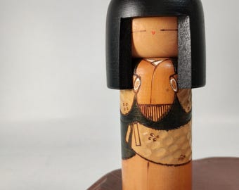 Muñeca Kokeshi japonesa hecha a mano por Li Shinonome (東雲 李) Cara sonriente (B-9770)