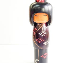 Muñeca Kokeshi de Kunio Miyagawa "Kimono negro okappa" Artesanía vintage japonesa (z-1007)