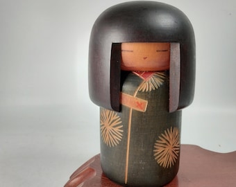 Kokeshi japonés hecho a mano por un artesano galardonado, Sansaku Sekiguchi 関口三作 (B-3717)