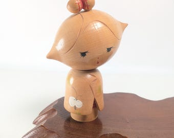 Kokeshi único japonés "Mariposa" de Umeyoshi Yamagishi (A-21942)