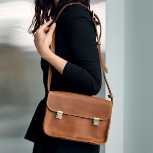 Small leather crossbody bag, Womens leather shoulder purse, Small leather satchel bag, Everyday crossbody bag, Crossbody satchel bag
