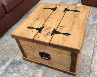 Coffee table Storage trunk Storage chest Oak Pine Solid wood Rustic Chunky