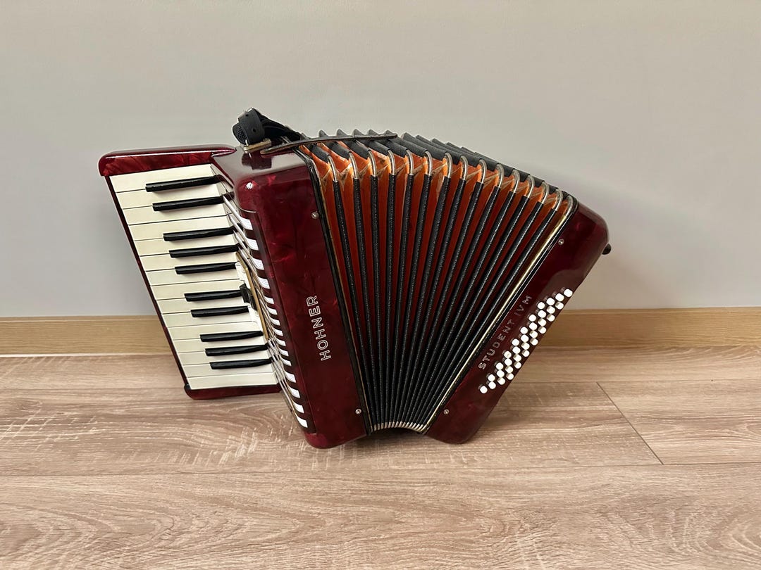Rare Accordion Hohner Student IVM, 32 Bass, 2 Voice, Germany Rare Accordion Hohner Student IVM, 32 Bass, 2 Voice, Germany