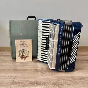 Weltmeister Amigo accordion, 120 Bass, 3 voice, 5+3 registers, Germany accordion, 4/4 accordion, Accordian, Great sound, New Straps, VIDEO