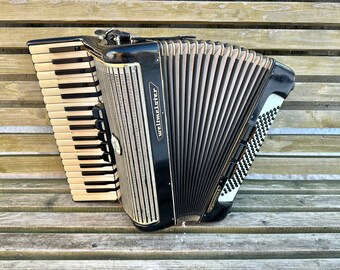 Weltmeister Gigantilli accordion, 7/8 accordion, 96 Bass, 37 keys, 3 voices, 5+3 registers, Germany accordion, Vintage Weltmeister, Video