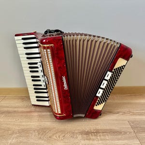 Rare Weltmeister accordion, 7/8 accordion, 96 Bass, 37 key, 3 voice, 5+3 register, Concertina, Germany accordion, Great sound, Straps, VIDEO