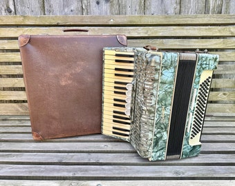 Rare Unique Weltmeister Accordion 1950s, 80 bass, Made in Germany, 5+2 Register, Accordion 3/4, Collectible accordion, German quality, VIDEO