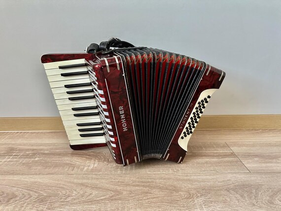 Hohner Student 80ピアノアコーディオン Amazon.com: Hohner 44 Key Student XII Piano Accordion (Black