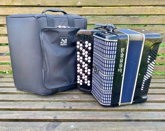 5 Row Bayan Debut, Lightweight Russian Button Accordion, 80 bass, New Straps, New case, Great sound, Concert bayan, Russian accordion, VIDEO