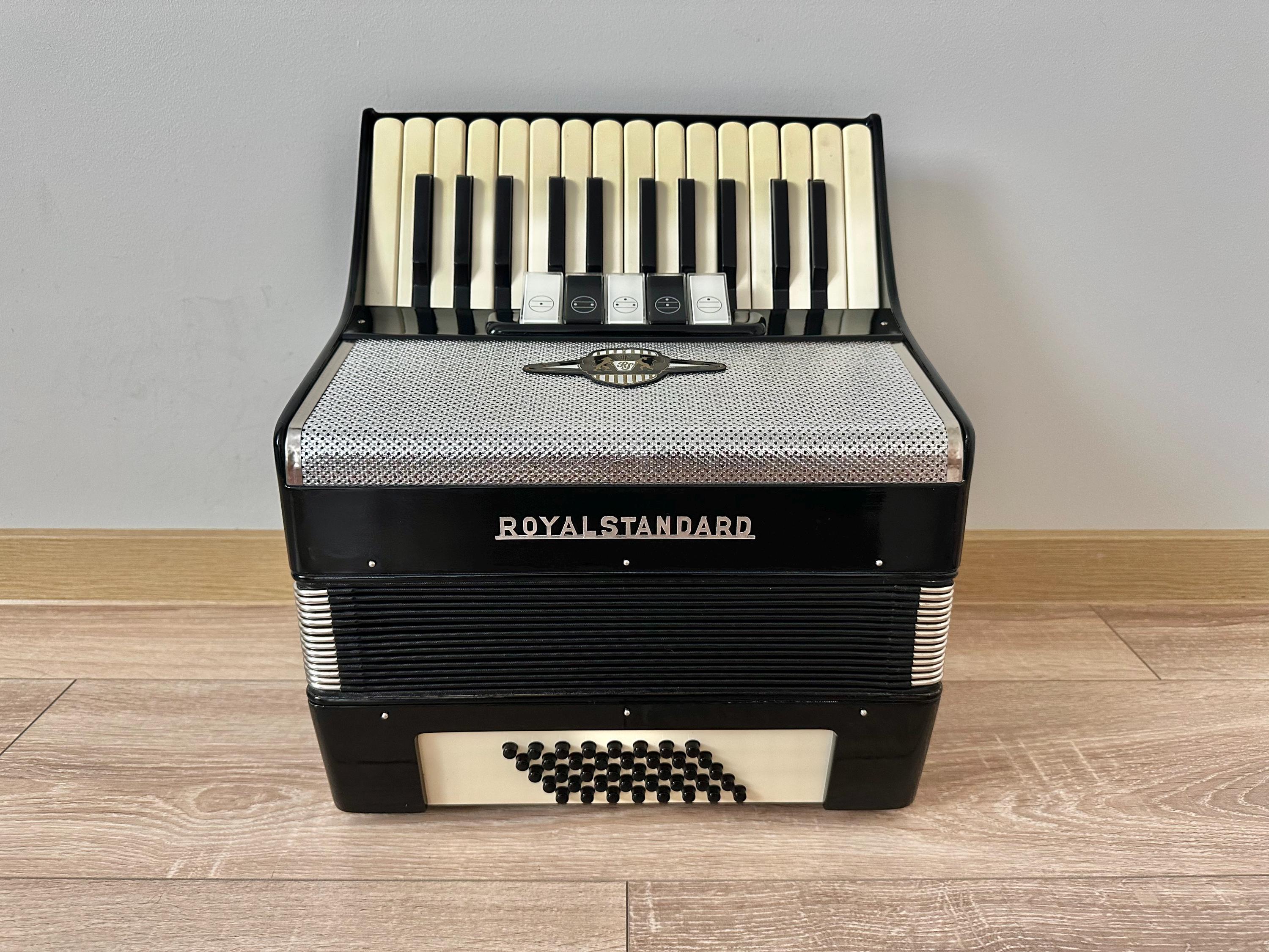 Like New Royal Standard Accordion, Small Accordion, 2/4 Accordion