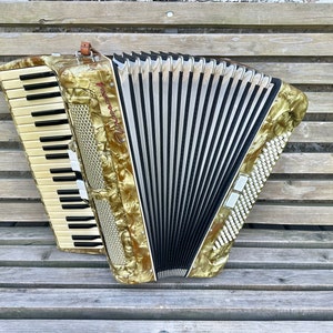 Accordion Universal, Analog Weltmeister, 4/4 accordion, 120 Bass, 41 keys, 3 voices, 5+2 registers, Germany accordion, Full Size, VIDEO