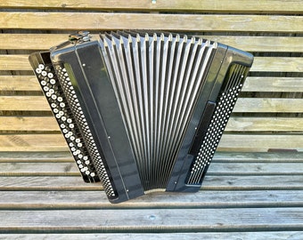 Rare Converter Free Bass Button Accordion Yasnaya Polyana, Professional Russian Bayan, Copper Voices, Solid Reeds plates, Great sound, VIDEO