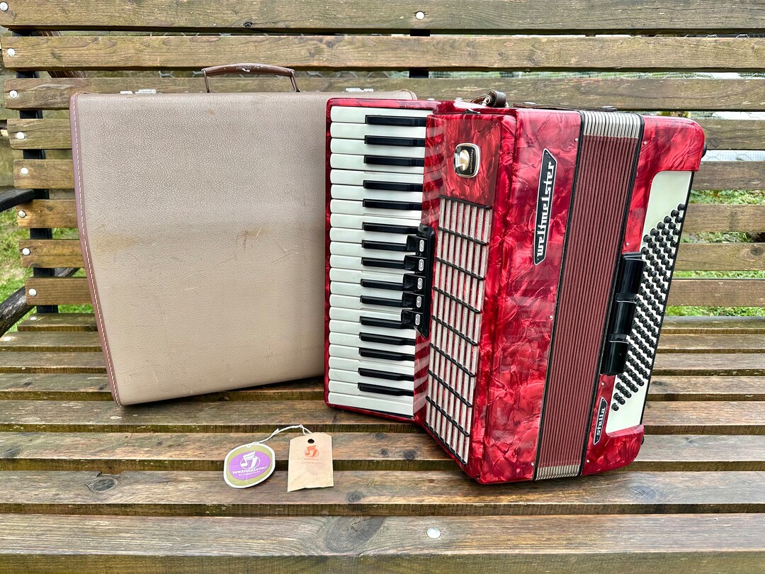 WELTMEISTER 赤 アコーディオン 37鍵 96べースOPAL展示品美品 WELTMEISTER 赤 アコーディオン 37鍵 96べースOPAL展示品美品