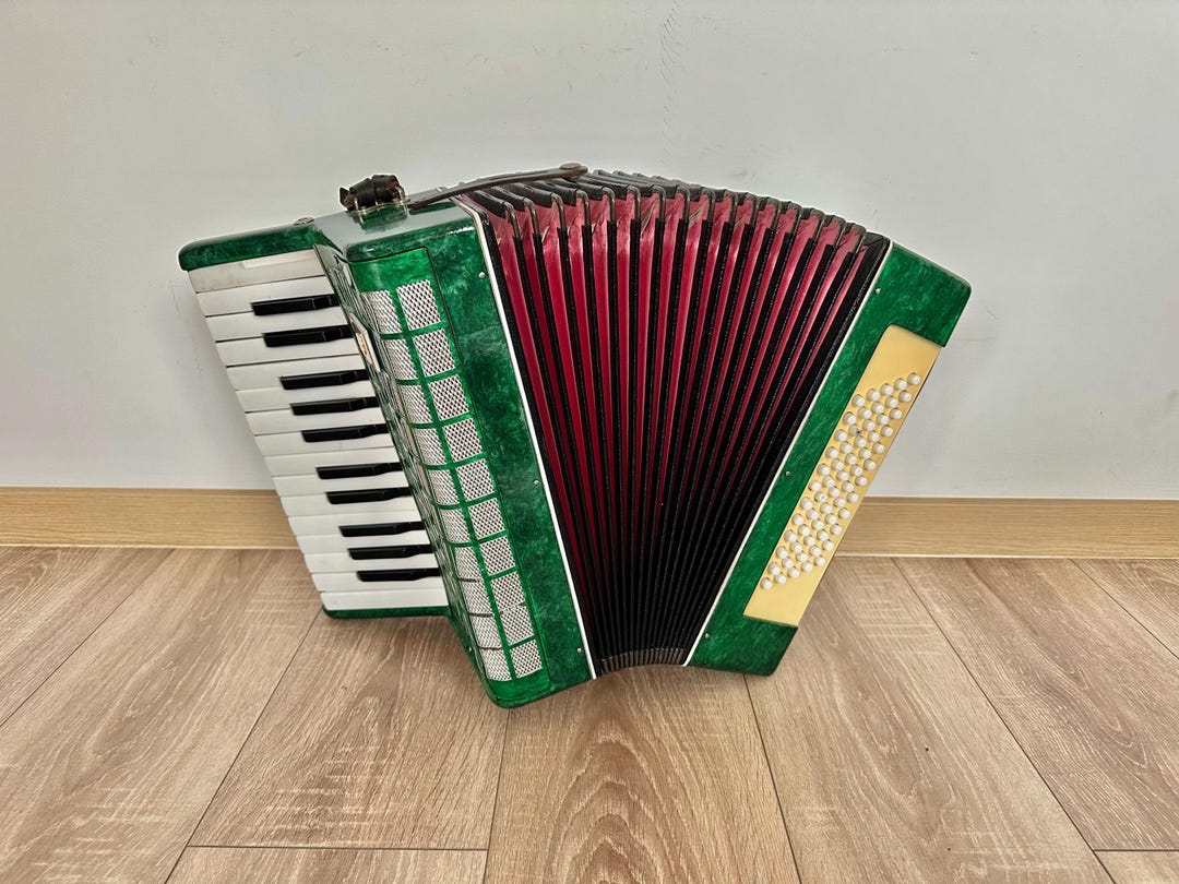 Vintage 60 Bass Piano Accordion, 26 Key, 2 Voices, Ready to Play
