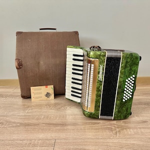 Rare working Weltmeister accordion, 1/2 accordion, 32 Bass, 26 keys, 2 voices, Accordian, Musical instrument, Small accordion, Sale, VIDEO