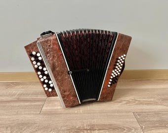 ロシア語コンバーター バヤン ルビン、フリー ベース ストラデラ