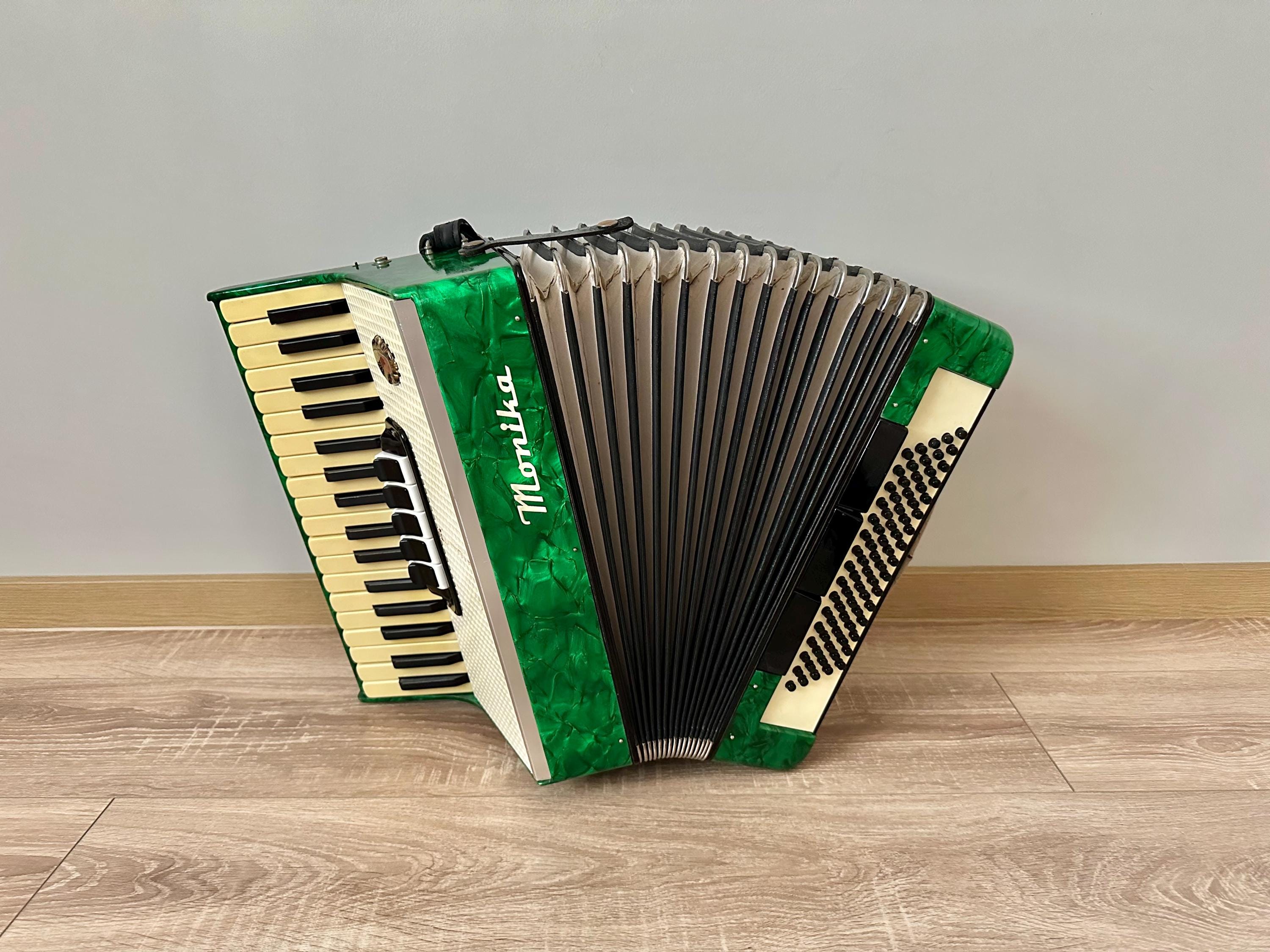 KAWAI 0273/034 GERMANY アコーディオン ハードケース付 - の (鍵盤