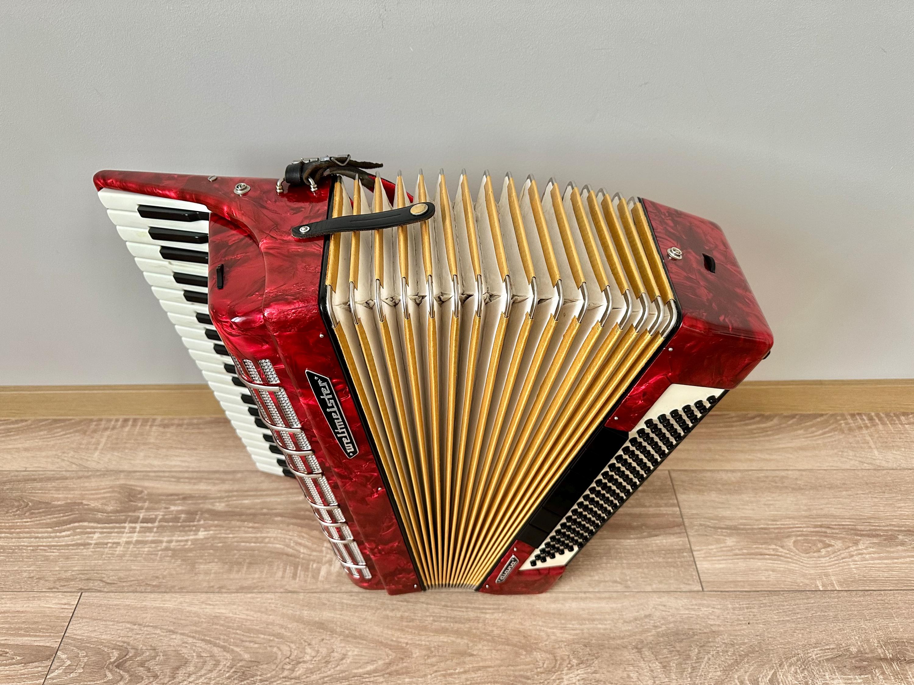 Weltmeister Diana Accordion, 120 Bass, 41 Keys, 4 Voices, 11+3