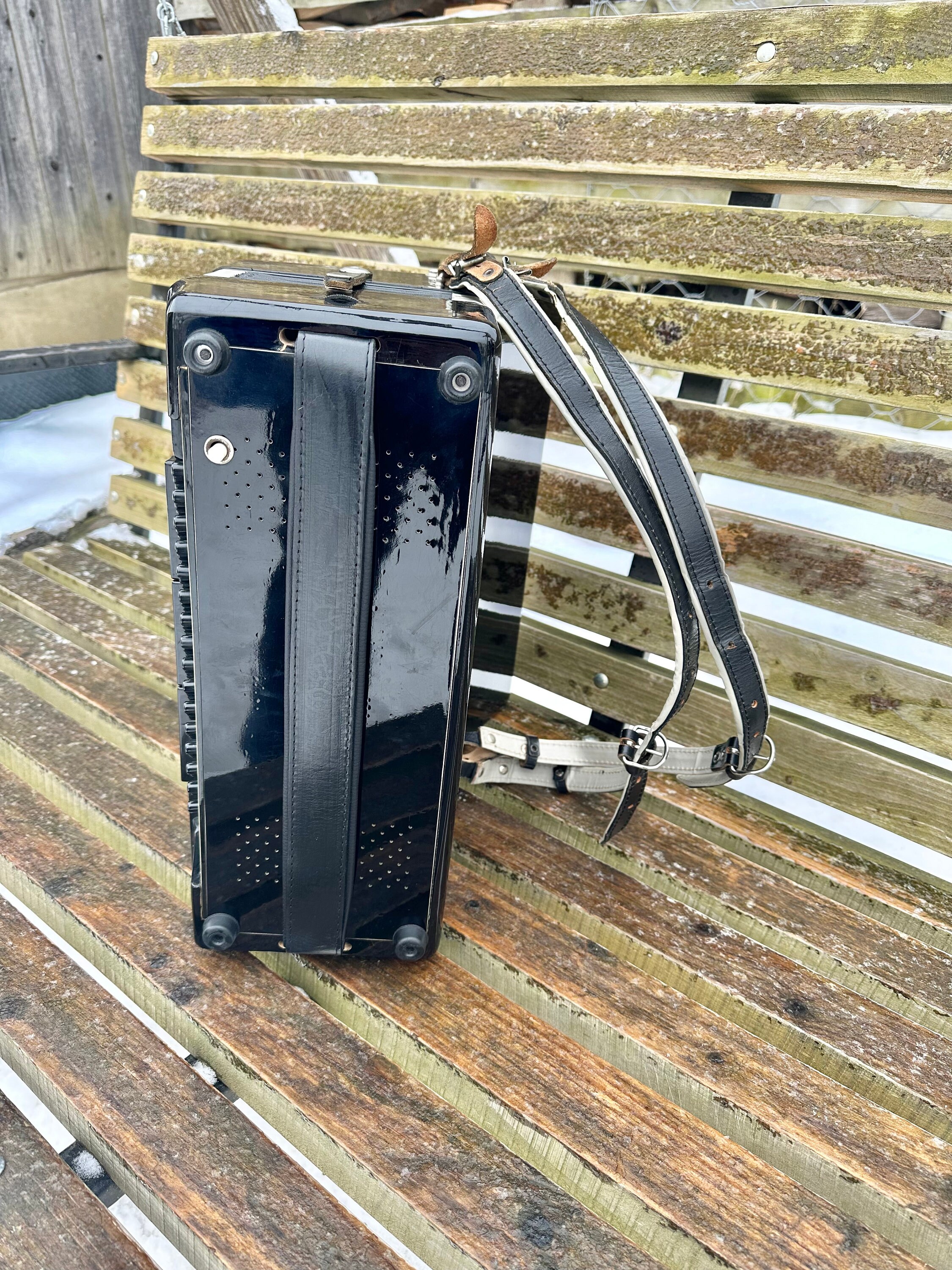 New Royal Standard Capella Accordion, 80 Bass, 3 Voices, 5+3