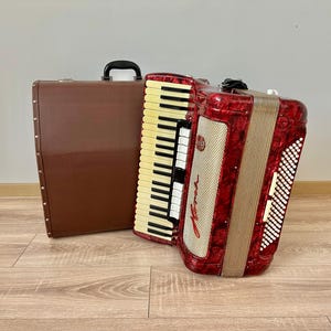 Horch Tutti full size accordion, 120 Bass, Professional Concert Accordion, 11+2 Register, Made Germany, Case, Great sound, New Straps, VIDEO