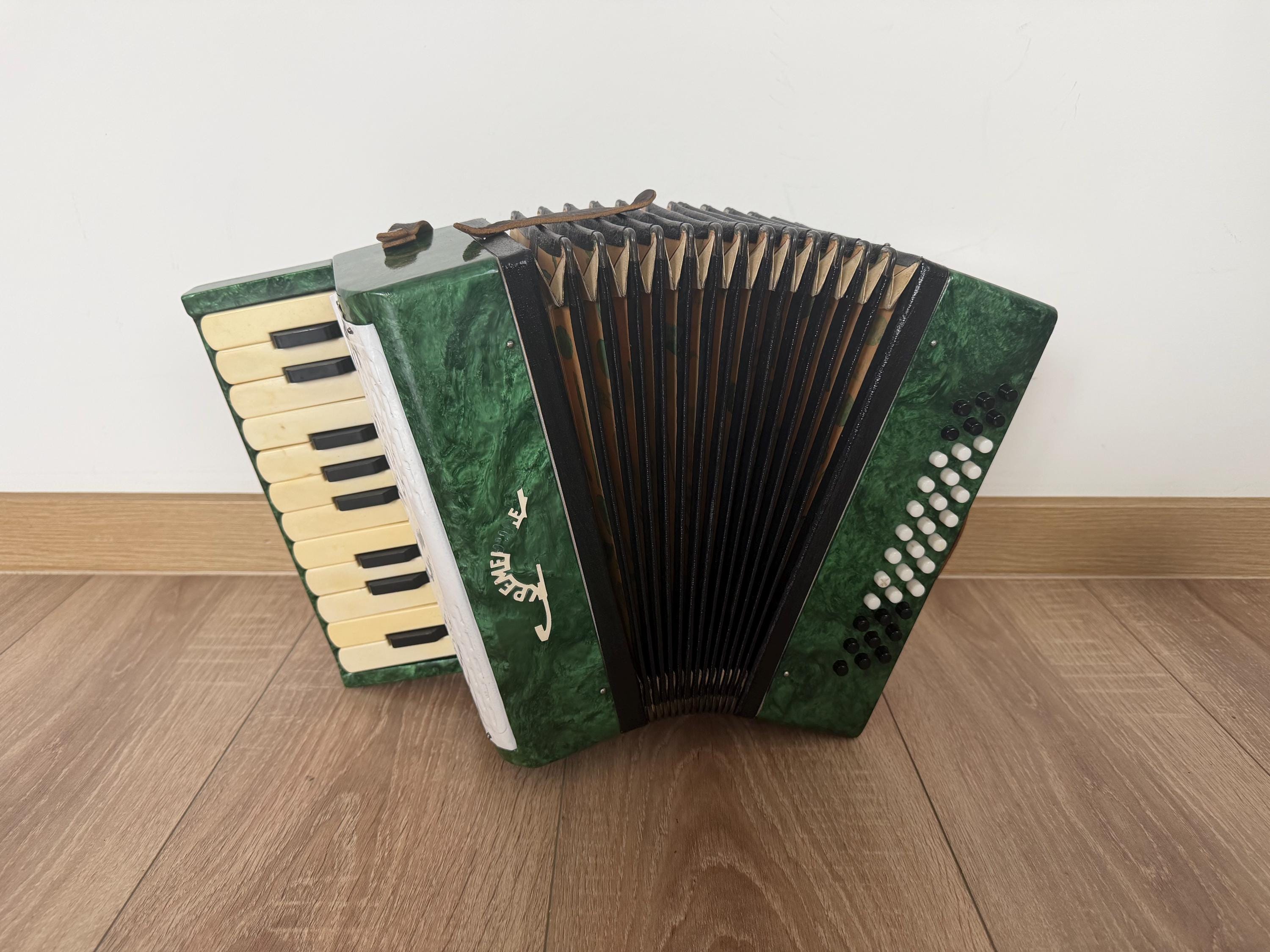 Piano Accordion 32 Bass - Etsy