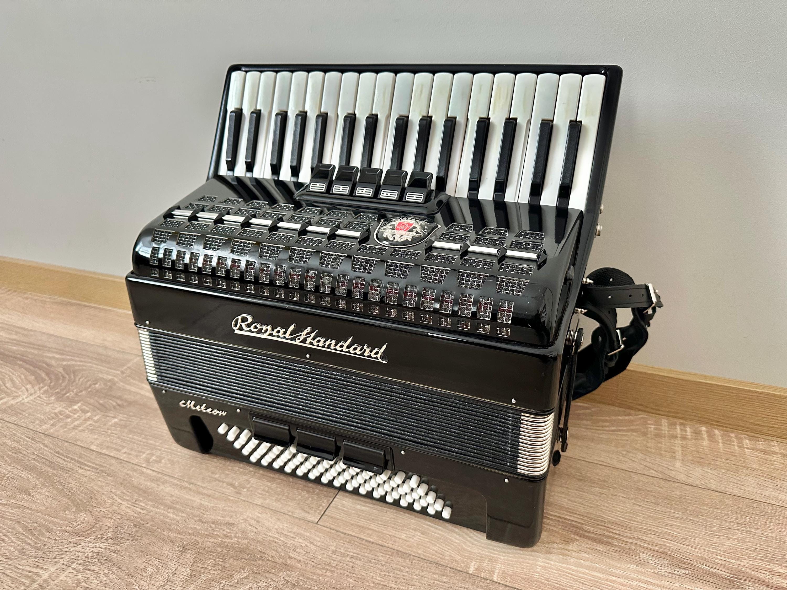 Rare Royal Standard Meteor, 3/4 Accordion, 80 Bass, 34 Key, 3