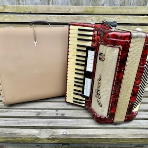 Vintage Like new Horch full size piano accordion, 120 Bass, Professional Concert Piano Accordion, 11+2 Registers, Made Germany, Case, VIDEO