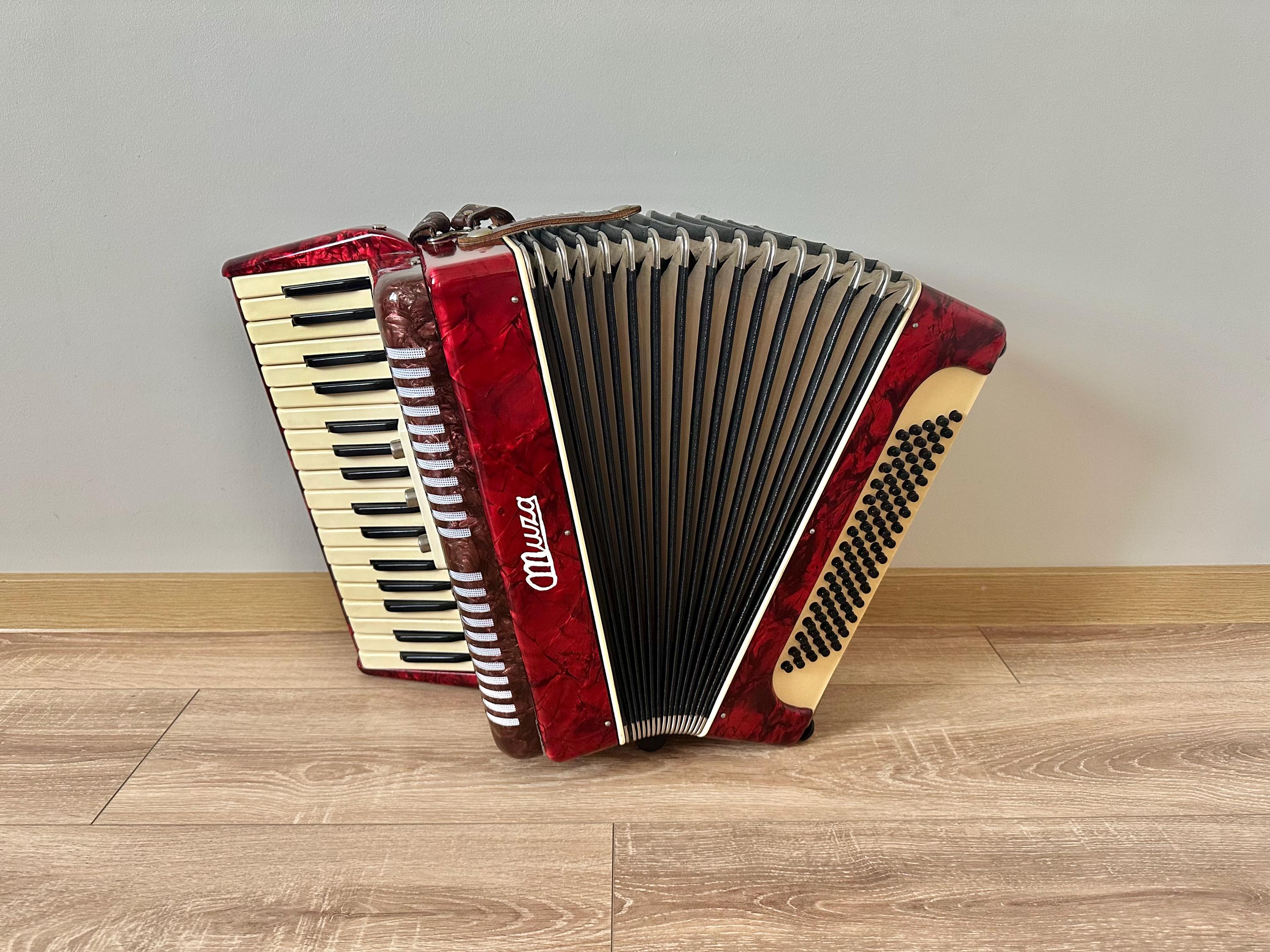 Muza Accordion, 3/4 Accordion, 80 Bass, 34 Keys, 3 Voices, 3