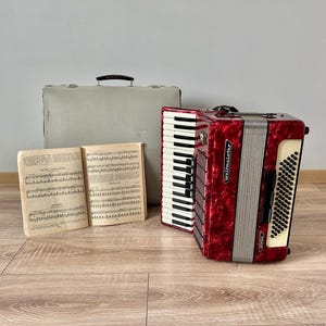 Rare Weltmeister accordion, 3/4 accordion, 80 Bass, 34 key, 3 voices, 5+3 register, Concertina, Germany accordion, Great sound, Case, VIDEO