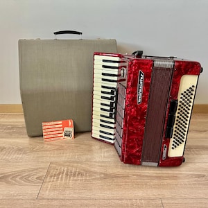 Rare Weltmeister accordion, 3/4 accordion, 80 Bass, 34 key, 3 voices, 5 register, Concertina, Germany accordion, Great sound, Case, VIDEO