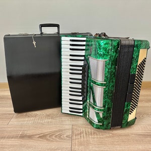 Rare Russian accordion Voshod, 120 Bass, 3 voices, Professional Accordion, 7+3 Registers, Original Case, Concert accordion 4/4, VIDEO