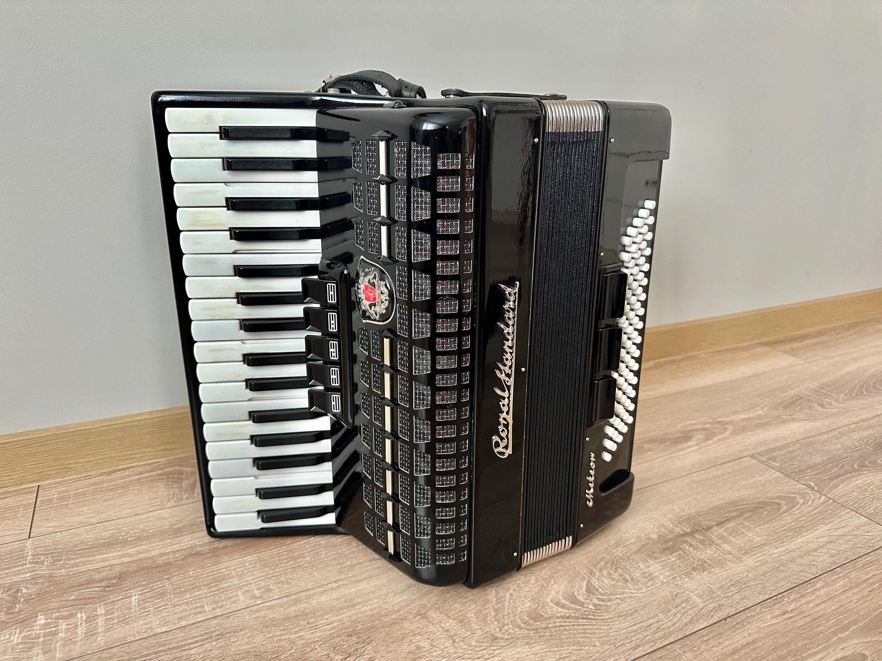 Rare Royal Standard Meteor, 3/4 Accordion, 80 Bass, 34 Key, 3