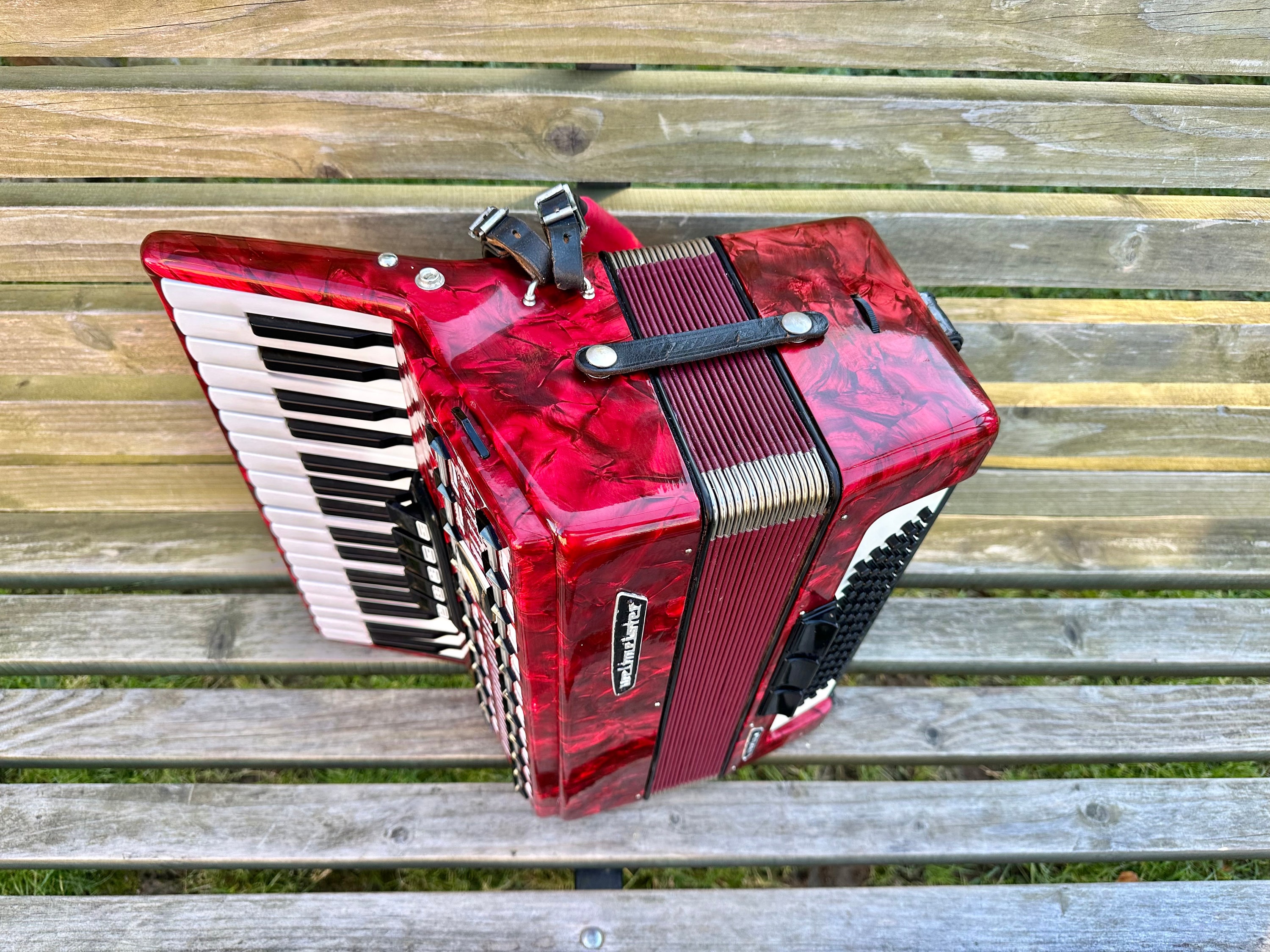Rare Weltmeister Serino Accordion, 3/4 Accordion, 80 Bass Rare Weltmeister Serino Accordion, 3/4 Accordion, 80 Bass