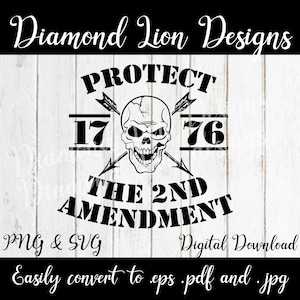 Pode incluir: Um design gráfico preto e branco com um crânio com flechas cruzadas e o texto "PROTECT THE 2ND AMENDMENT" com os números 17 e 76 de cada lado do crânio. O texto "PNG & SVG" e "Digital Download" está na parte inferior do design.