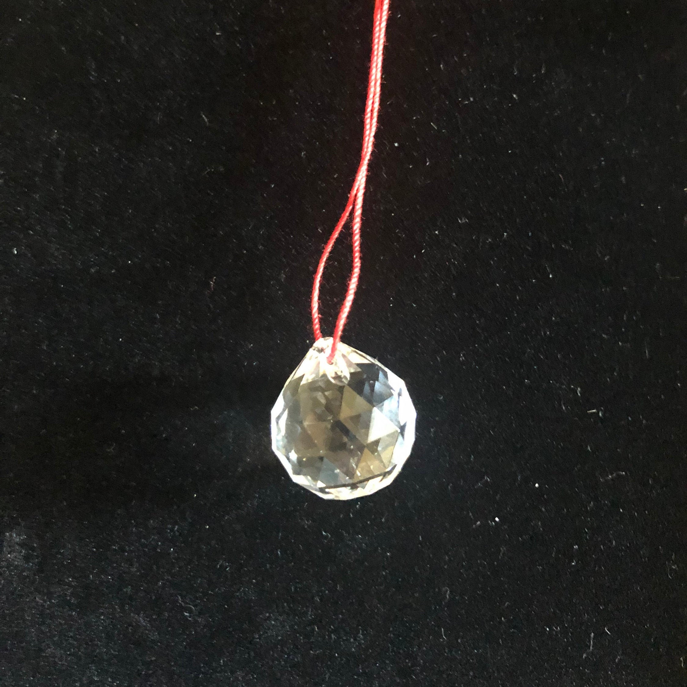 EasyBravo Boule de cristal Feng Shui prismatique à facette de décoration à  suspendre + Kit de suspension 50 mm : : Jardin