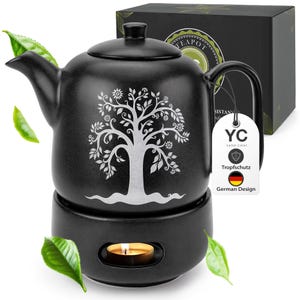 Può includere: Teiera in ceramica nera con un disegno ad albero, un scaldacandele e un manico. La teiera ha un coperchio e un beccuccio. La confezione è nera con la scritta "TEAPOT". La teiera è decorata con un disegno ad albero bianco.