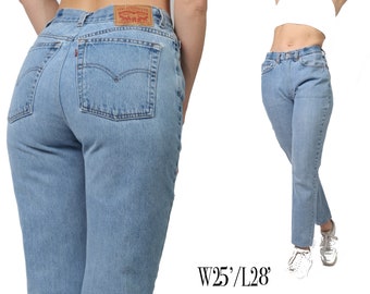 25’ 6-8, Light Wash Levi's Boyfriend Vintage Jeans