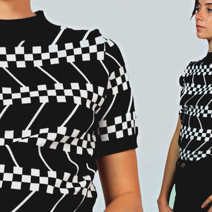Black and White Geometric  70s Mod Style Knit Top Size S-M