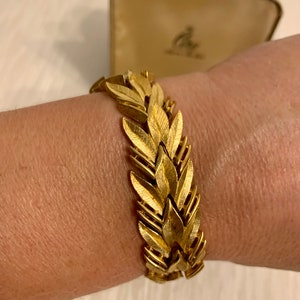 Vintage Trifari Gold Leaf Bracelet, Vintage Crown Trifari Bracelet, Gold Chain Bracelet, Womens Bracelet, Vintage Jewellery Gift For Her image 8