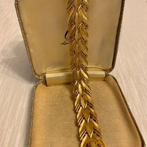 Vintage Trifari Gold Leaf Bracelet, Vintage Crown Trifari Bracelet, Gold Chain Bracelet, Womens Bracelet, Vintage Jewellery Gift For Her image 1