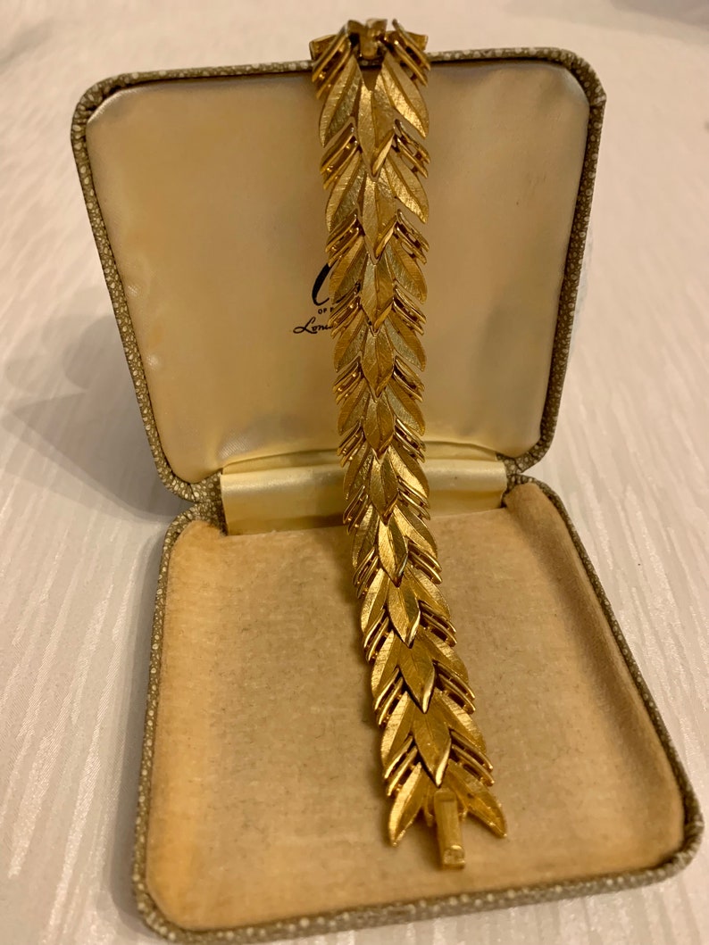 Vintage Trifari Gold Leaf Bracelet, Vintage Crown Trifari Bracelet, Gold Chain Bracelet, Womens Bracelet, Vintage Jewellery Gift For Her image 1