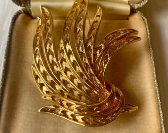 Vintage Monet Brooch, Gold Flower Brooch, Beautiful Vintage Design, Vintage Jewellery, Vintage Accessory, Gift For Her, Wedding Jewellery