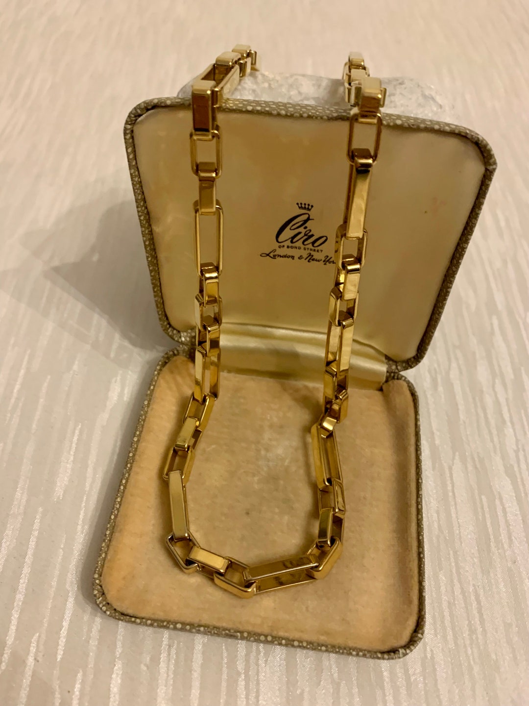 VINTAGY GOLD NECKLACE