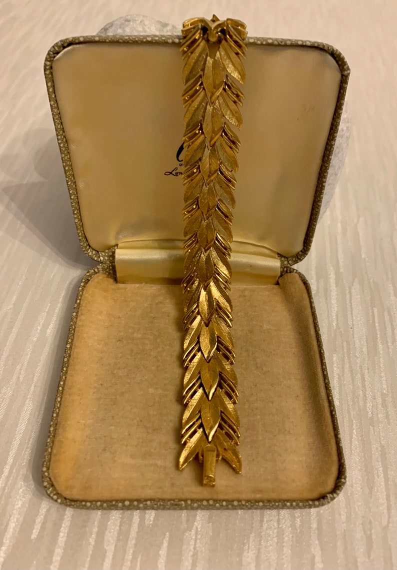 Vintage Trifari Gold Leaf Bracelet, Vintage Crown Trifari Bracelet, Gold Chain Bracelet, Womens Bracelet, Vintage Jewellery Gift For Her image 2