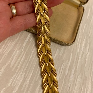 Vintage Trifari Gold Leaf Bracelet, Vintage Crown Trifari Bracelet, Gold Chain Bracelet, Womens Bracelet, Vintage Jewellery Gift For Her image 4
