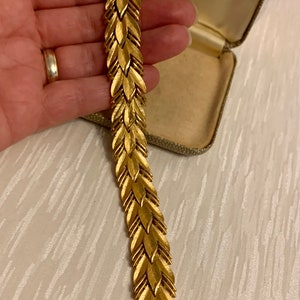 Vintage Trifari Gold Leaf Bracelet, Vintage Crown Trifari Bracelet, Gold Chain Bracelet, Womens Bracelet, Vintage Jewellery Gift For Her image 3