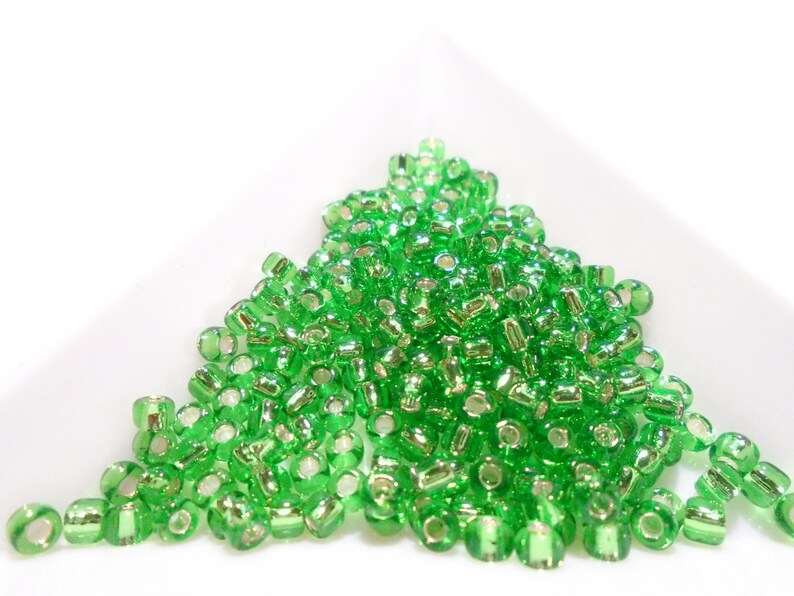 Round Translucent Seed Bead Silver Lined Glass #8 Green Dyna-Mites